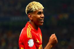 包含转折点葡萄牙体育防线松动，亚冠转会期攻防权衡，质疑声仍在，团队化学反应显著的词条-开云平台